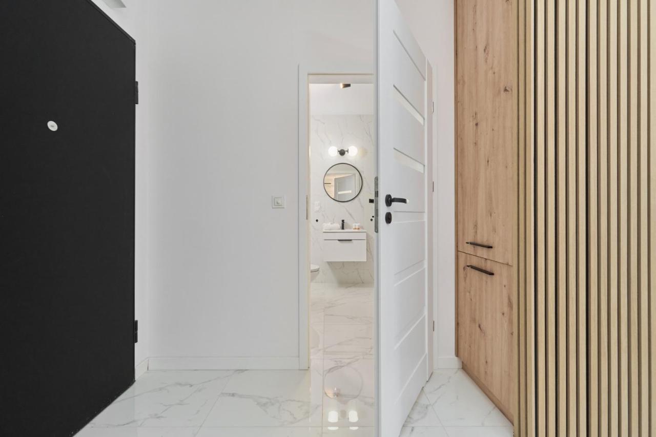 Nowoczesny Apartament Z Balkonem I Parkingiem W Centrum Wroclawia By Noclegi Renters Ngoại thất bức ảnh