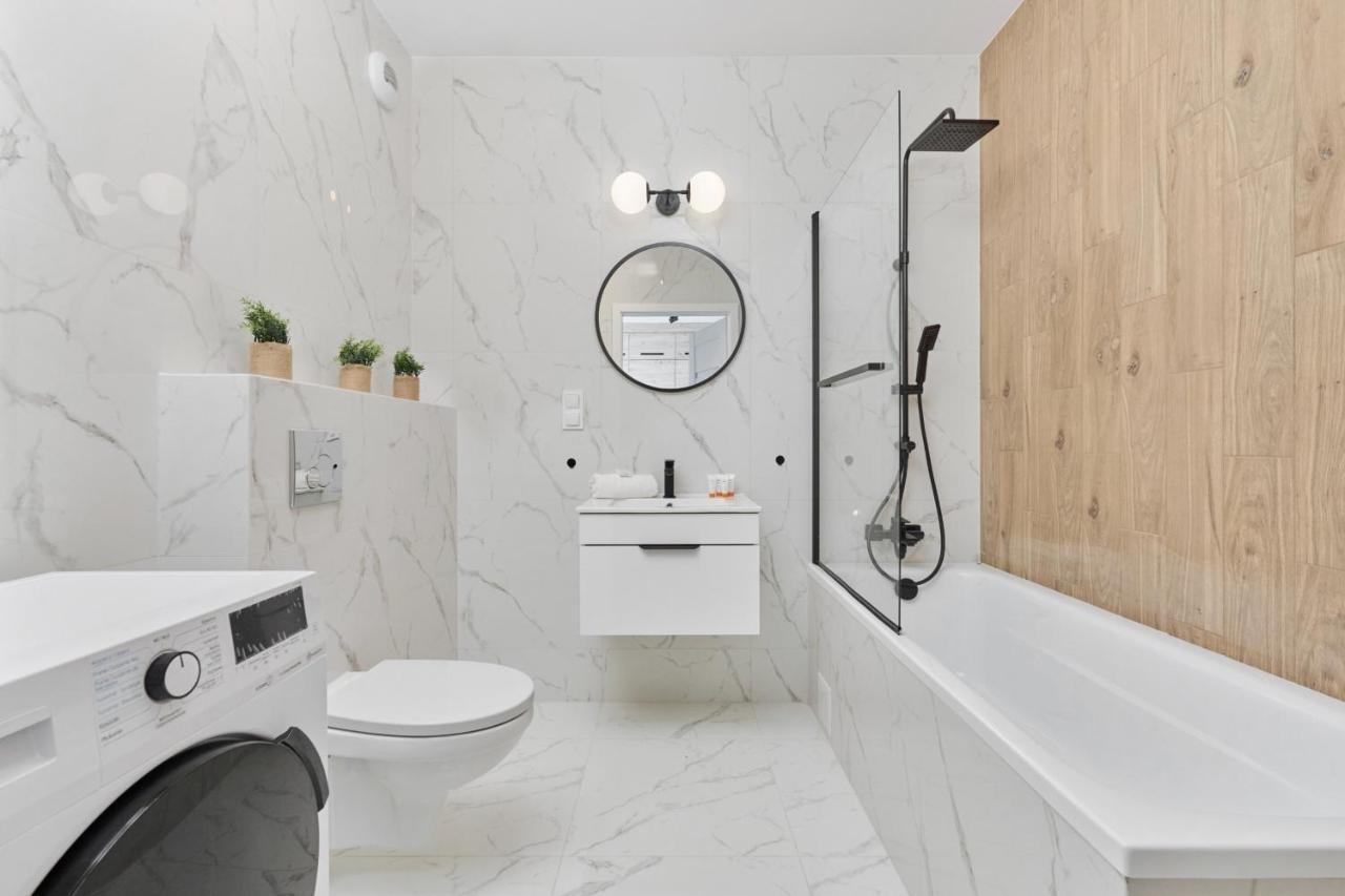 Nowoczesny Apartament Z Balkonem I Parkingiem W Centrum Wroclawia By Noclegi Renters Ngoại thất bức ảnh